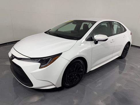 Used 2023 Toyota Corolla LE FWD image 9