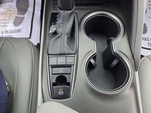 Used 2023 Toyota Camry SE image 19