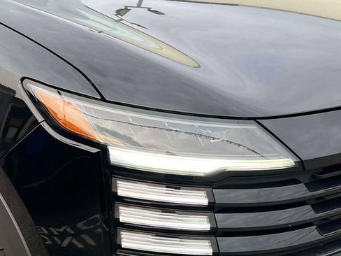 Used 2025 Nissan Kicks SR w/ SR Premium Package image 9