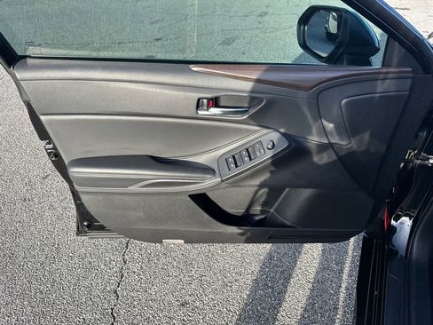 Used 2021 Toyota Avalon XLE image 10