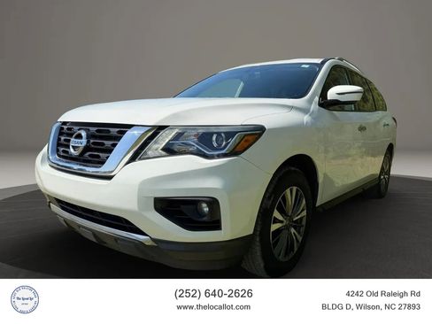 Used 2019 Nissan Pathfinder SV FWD image 1