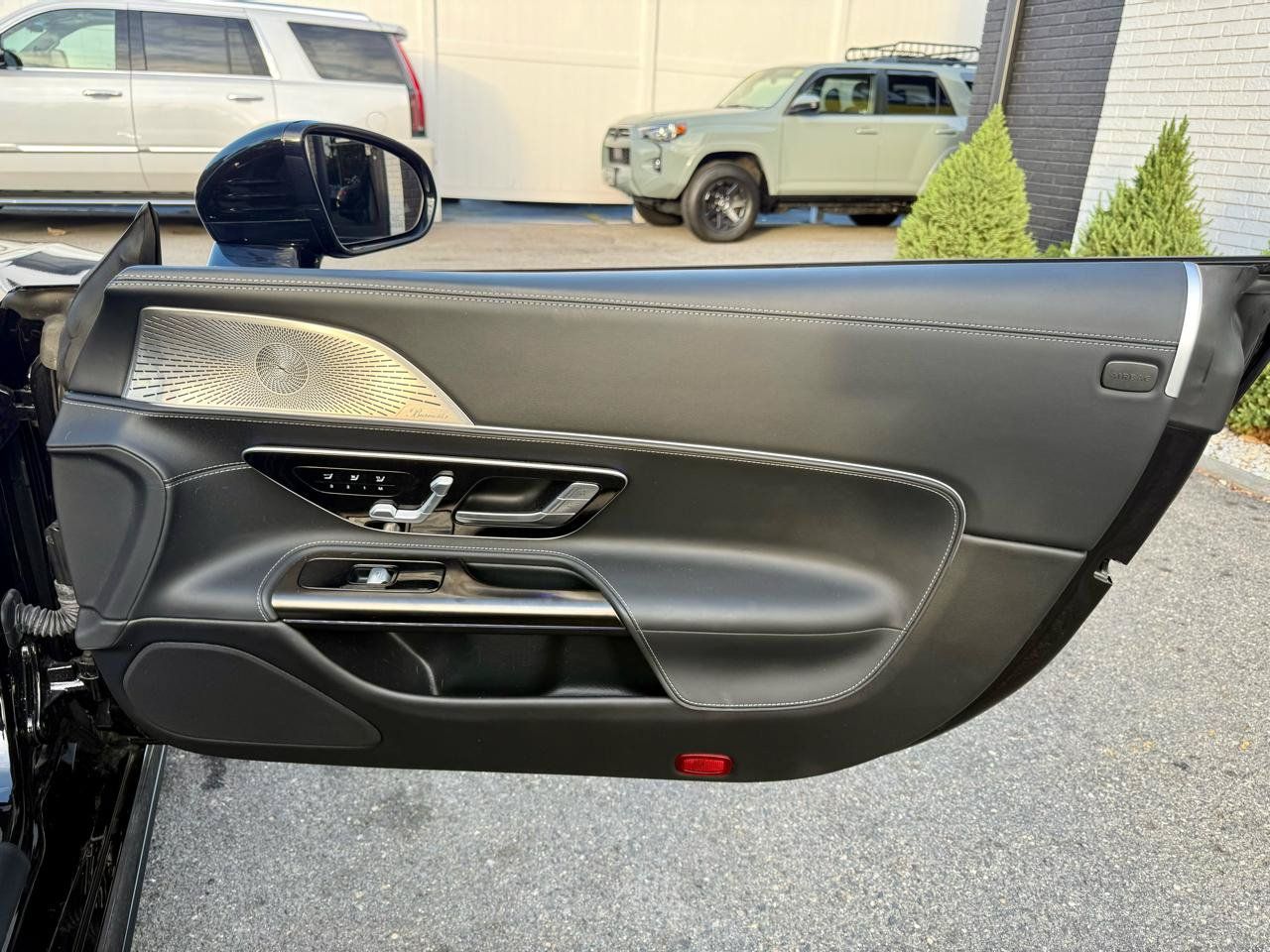 Used 2022 Mercedes-Benz SL 63 AMG 4MATIC w/ Driver Assistance Package image 25