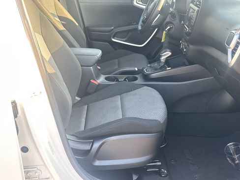 Used 2024 Kia Soul LX w/ Option Group 015 FWD image 13