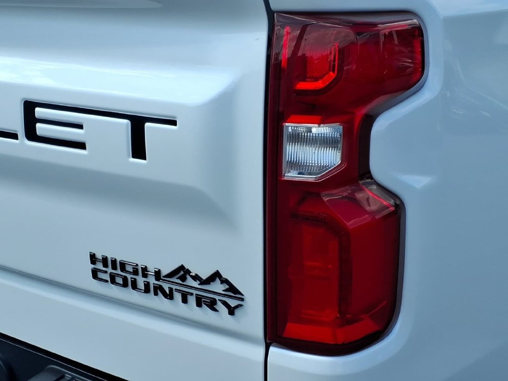 Certified 2023 Chevrolet Silverado 1500 High Country w/ High Country Premium Package AWD/4WD image 9