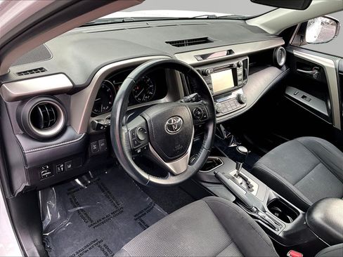 Used 2018 Toyota RAV4 XLE AWD/4WD image 17