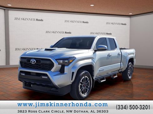Used 2025 Toyota Tacoma TRD Sport image 1