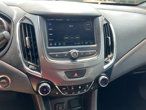 Used 2019 Chevrolet Cruze LT w/ LT True North Edition FWD image 21