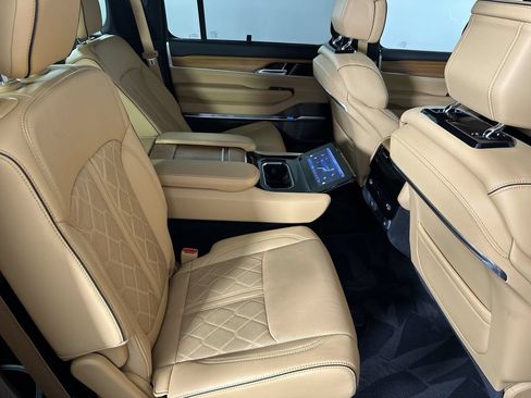 Used 2024 Jeep Grand Wagoneer L Series III AWD/4WD image 29