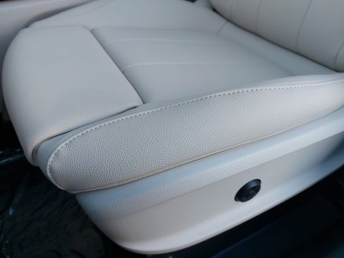 Certified 2025 Mercedes-Benz GLA 250 image 28