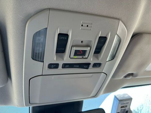 Used 2022 Toyota Highlander XLE image 30