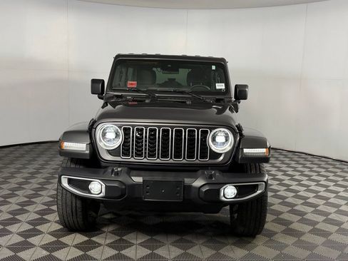 Used 2025 Jeep Wrangler Unlimited Sahara image 11