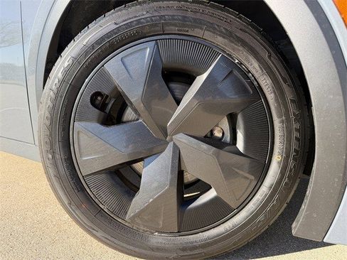 Used 2024 Toyota Prius Limited image 9