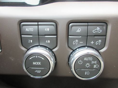 New 2026 GMC Sierra 3500 Denali w/ Denali Reserve Package image 18