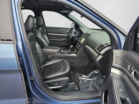 Used 2019 Ford Explorer XLT w/ Equipment Group 202A image 10