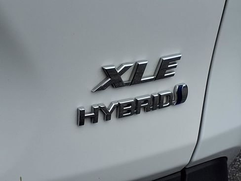 Used 2024 Toyota RAV4 XLE AWD/4WD image 32