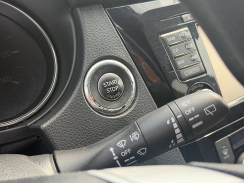 Used 2015 Nissan Rogue SV w/ SV Premium Package AWD/4WD image 17