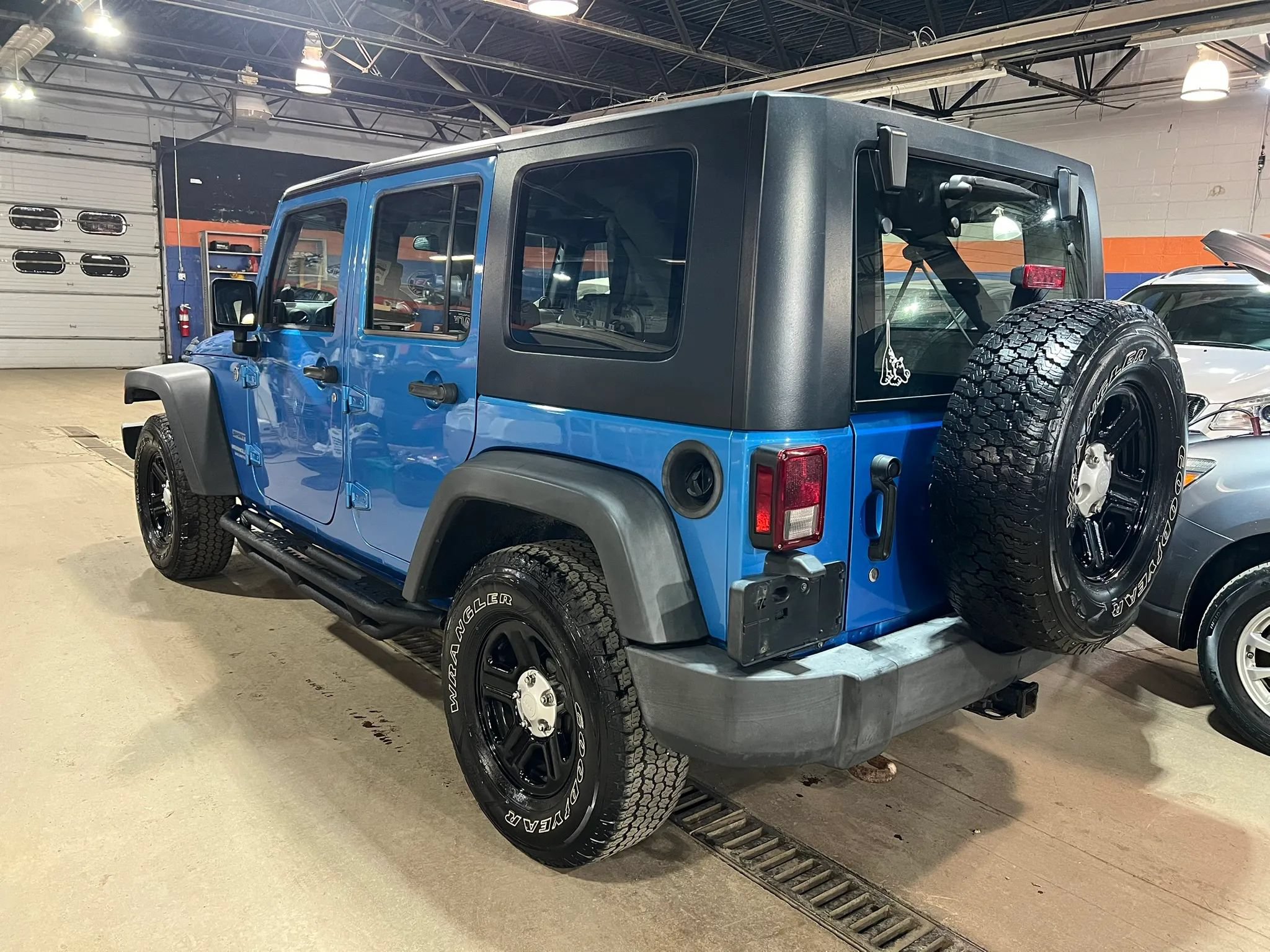 Used 2010 Jeep Wrangler Unlimited Sport AWD/4WD image 6