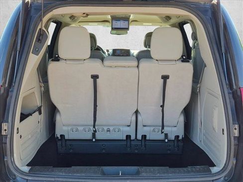 Used 2012 Chrysler Town & Country Touring-L w/ Entertainment Group #2 FWD image 6