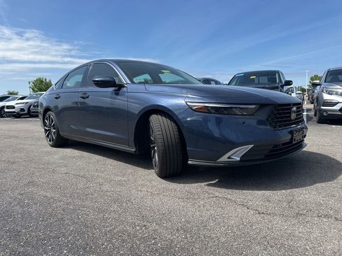 Used 2023 Honda Accord Touring image 13