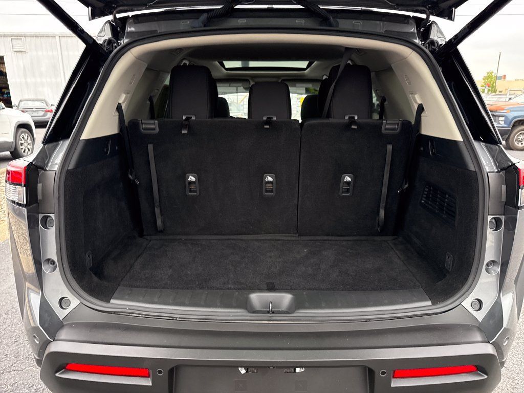 Used 2025 Nissan Pathfinder SV w/ SV Premium Package FWD image 36
