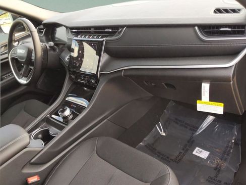 New 2025 Jeep Grand Cherokee L Laredo w/ Luxury Tech Group I RWD image 29
