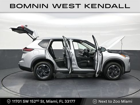 Used 2024 Nissan Rogue SV image 30