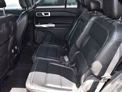 Used 2022 Ford Explorer XLT w/ Equipment Group 202A RWD image 10