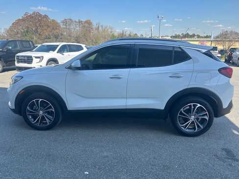 Used 2022 Buick Encore GX Essence FWD image 1