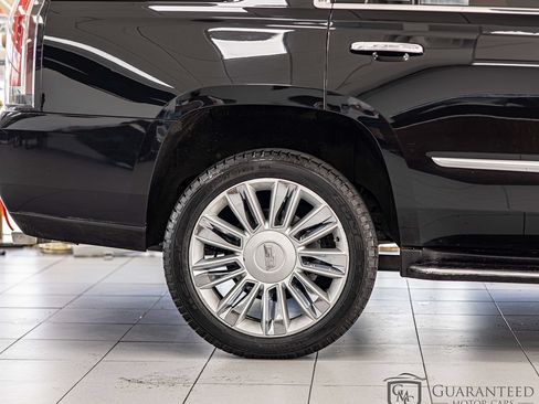 Used 2016 Cadillac Escalade Platinum AWD/4WD image 10
