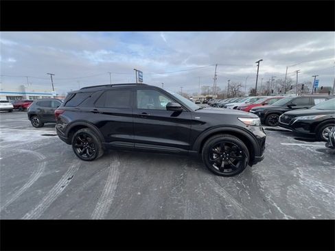 Used 2023 Ford Explorer ST-Line w/ Class IV Trailer Tow Package image 9