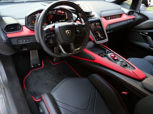 Used 2024 Lamborghini Revuelto AWD/4WD image 7