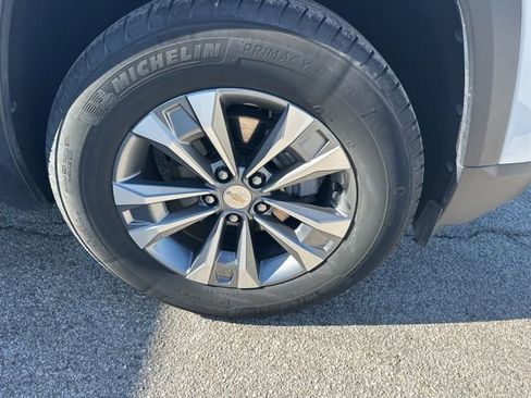 Used 2025 Chevrolet Equinox LT AWD/4WD image 12