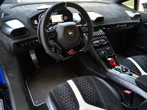 Used 2018 Lamborghini Huracan Performante image 18