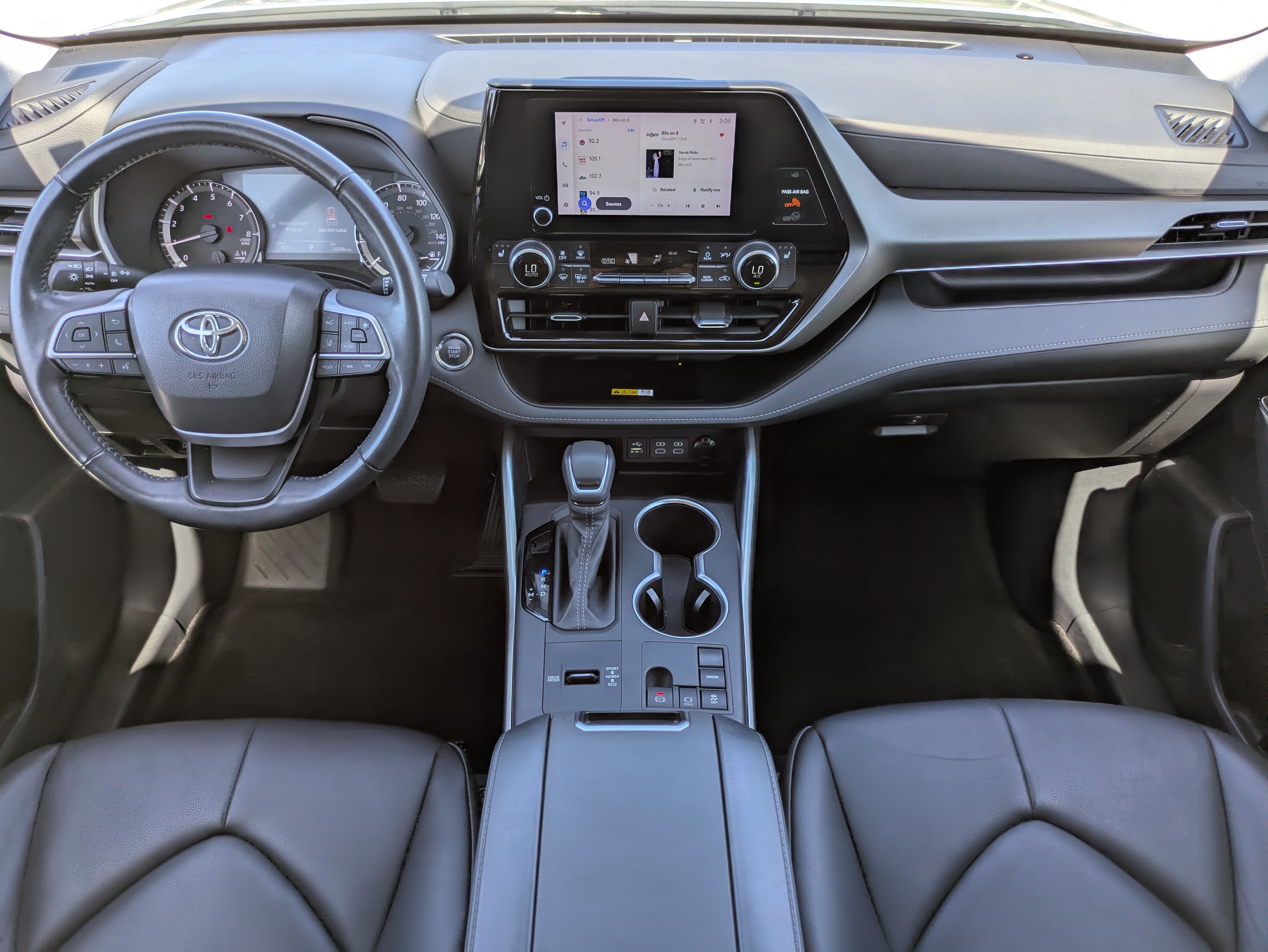 Used 2023 Toyota Highlander XLE FWD image 15