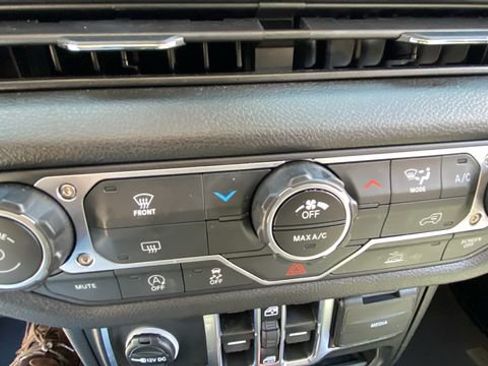 Used 2025 Jeep Wrangler Unlimited Sport AWD/4WD image 23