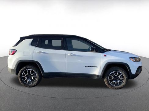 Used 2025 Jeep Compass Trailhawk image 16