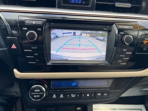 Used 2014 Toyota Corolla LE image 30