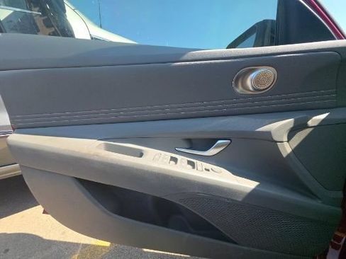 Used 2025 Hyundai Elantra Sport FWD image 12