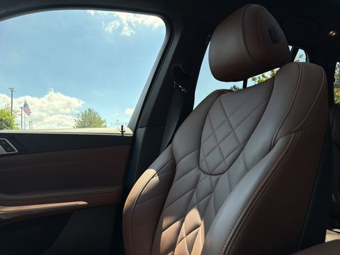 Used 2025 BMW X5 sDrive40i w/ M Sport Package RWD image 26