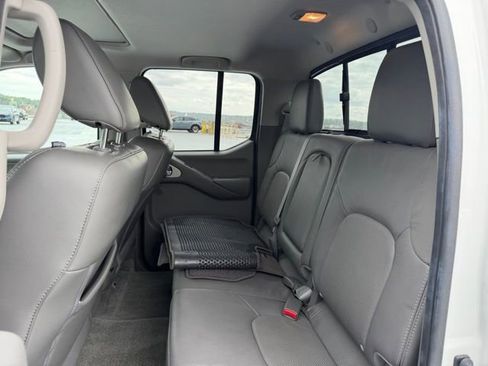 Used 2016 Nissan Frontier SL w/ Moonroof Package AWD/4WD image 13