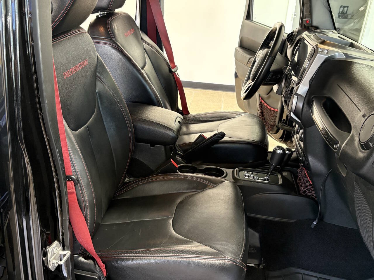 Used 2017 Jeep Wrangler Unlimited Rubicon AWD/4WD image 33