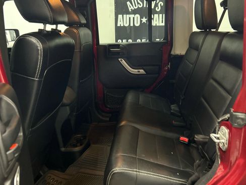Used 2012 Jeep Wrangler Unlimited Rubicon w/ Connectivity Group AWD/4WD image 9