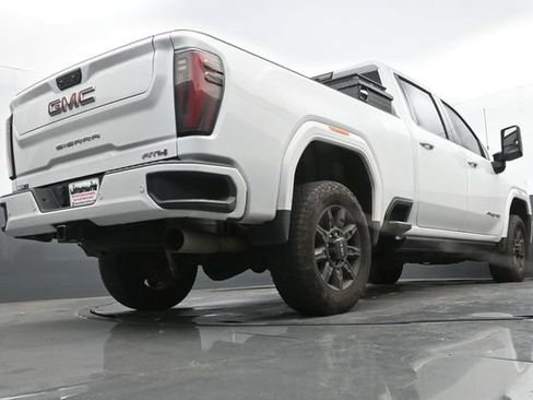 Used 2024 GMC Sierra 2500 AT4 w/ AT4 Premium Plus Package AWD/4WD image 11