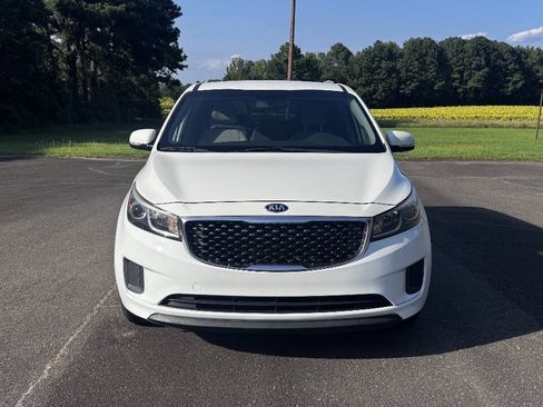 Used 2016 Kia Sedona LX w/ Option Group 020 FWD image 3