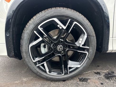 New 2026 Volkswagen Tiguan SEL R-Line image 28