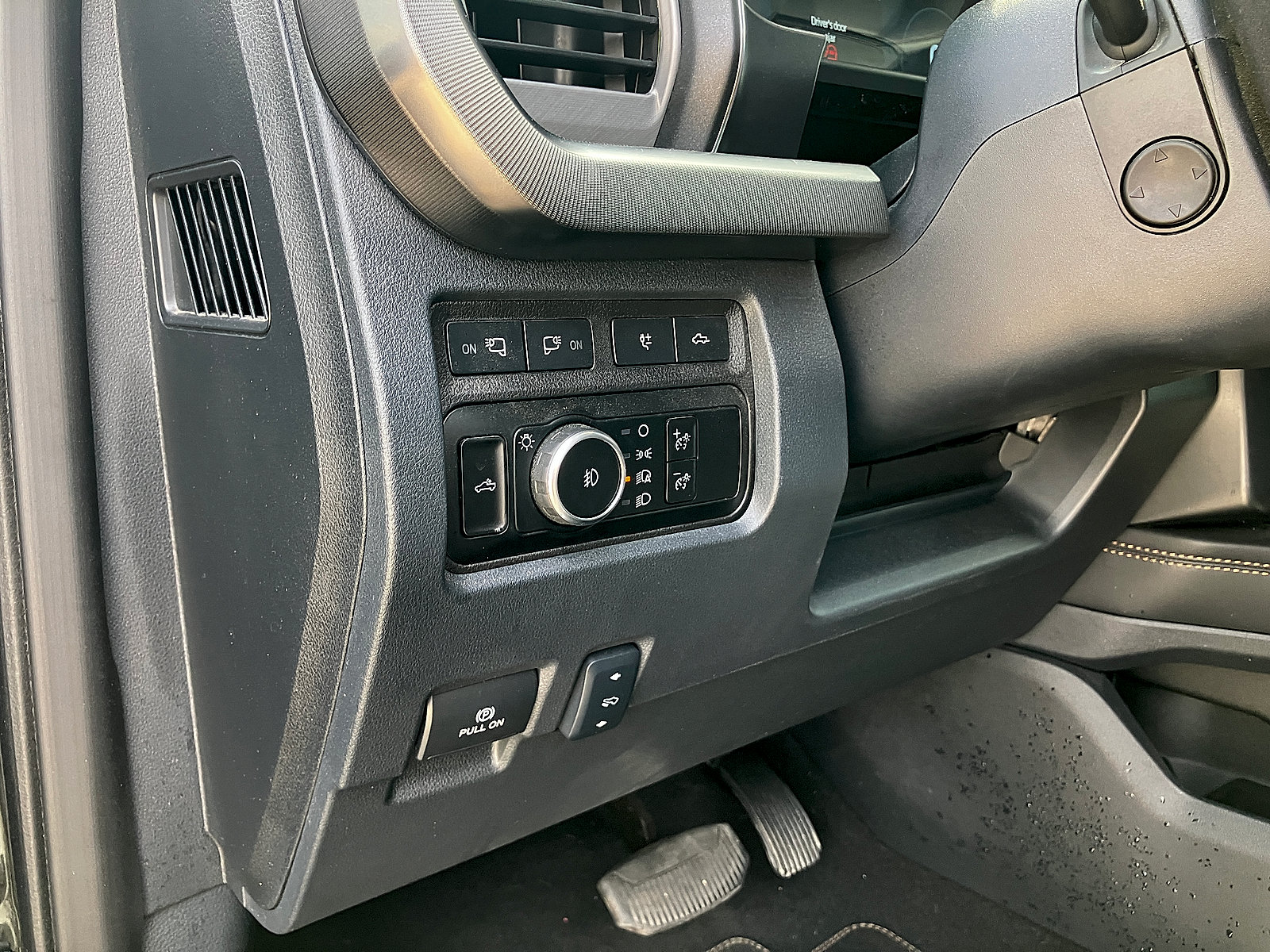 Used 2024 Ford F250 Platinum AWD/4WD image 27