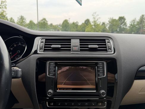 Used 2017 Volkswagen Jetta SEL FWD image 25