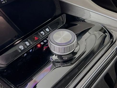 Used 2024 Jeep Wagoneer 2WD w/ Premium Group I image 18