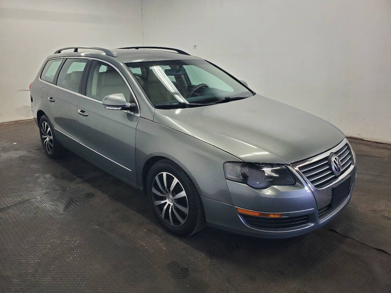 Used 2007 Volkswagen Passat 2.0T FWD image 3