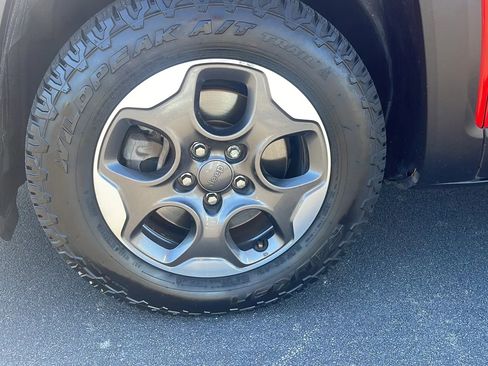 Used 2017 Jeep Renegade Sport w/ Power & Air Group image 10